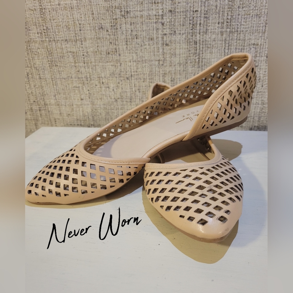 Nicole Miller - Women's Pointed toe flats, size 7